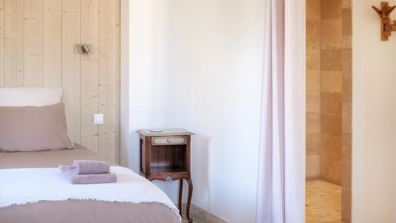 L'Ostal - Bed & Breakfast - Chambres Et Suites De 25 A 40M2 - Spa Saint-Hilaire-dʼOzilhan Exterior foto