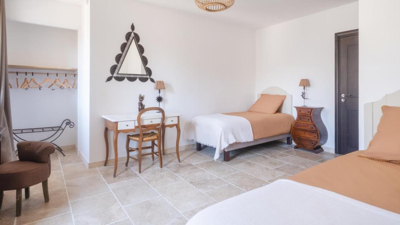 L'Ostal - Bed & Breakfast - Chambres Et Suites De 25 A 40M2 - Spa Saint-Hilaire-dʼOzilhan Exterior foto