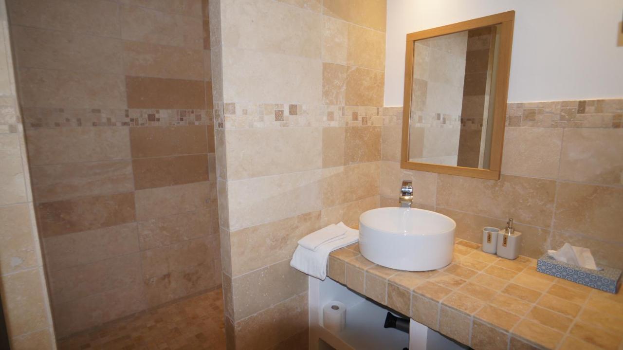 L'Ostal - Bed & Breakfast - Chambres Et Suites De 25 A 40M2 - Spa Saint-Hilaire-dʼOzilhan Exterior foto